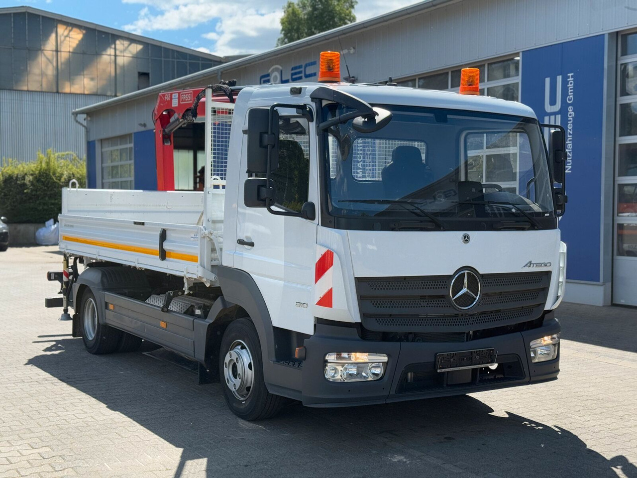 Mercedes-Benz ATEGO 818 4x2 Euro 6 Kipper Kran FASSI F65B.0.22 - Камион со кран: слика 1 Mercedes-Benz ATEGO 818 4x2 Euro 6 Kipper Kran FASSI F65B.0.22 - Камион со кран: слика 1