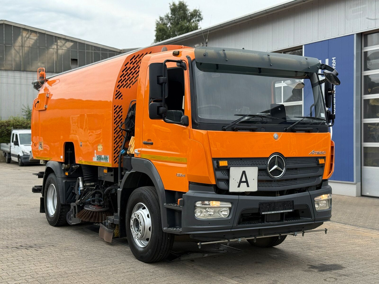 Mercedes-Benz Atego 1324 4x2 Kehrmaschine Schmidt SKF S7B 7 m³ - Возило за метење: слика 1 Mercedes-Benz Atego 1324 4x2 Kehrmaschine Schmidt SKF S7B 7 m³ - Возило за метење: слика 1