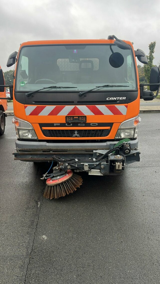 Mitsubishi Canter FUSO Kehrmaschine BROCK SL140 4 m³ - Возило за метење: слика 4 Mitsubishi Canter FUSO Kehrmaschine BROCK SL140 4 m³ - Возило за метење: слика 4