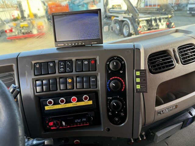 Renault Premium Lander Pritsche mit Kran FASSI - Камион со кран, Камион со платформа: слика 3 Renault Premium Lander Pritsche mit Kran FASSI - Камион со кран, Камион со платформа: слика 3