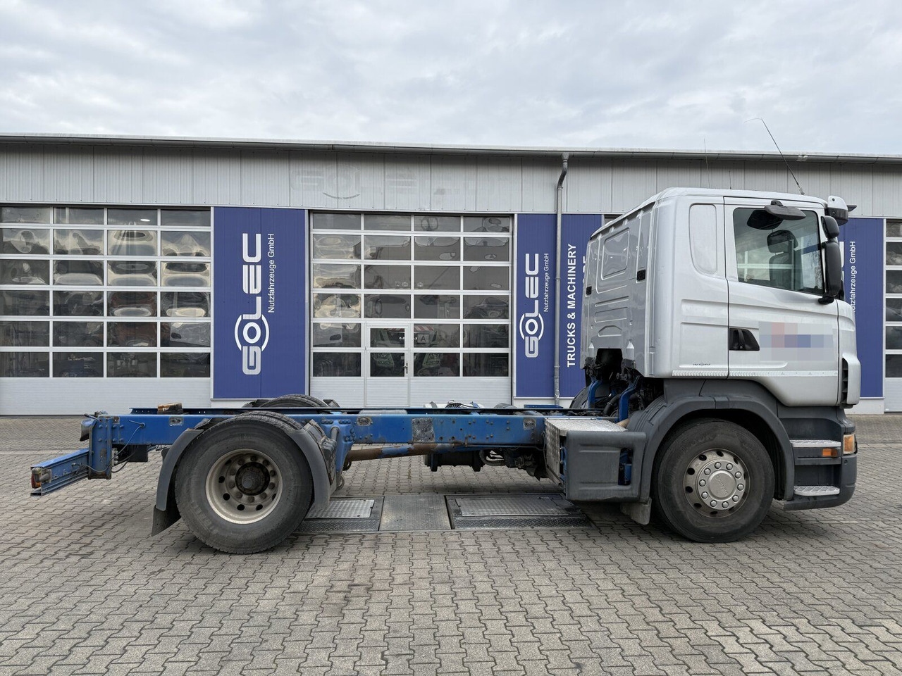 Scania R 420 Tankwagen ADR Fahrgestell Retarder Volluft - Камион цистерна: слика 2 Scania R 420 Tankwagen ADR Fahrgestell Retarder Volluft - Камион цистерна: слика 2