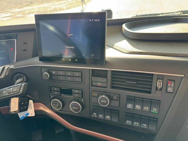 Volvo FH16 750 8X4 Holztransport Alukar TOP! - Камион за дрва: слика 2 Volvo FH16 750 8X4 Holztransport Alukar TOP! - Камион за дрва: слика 2