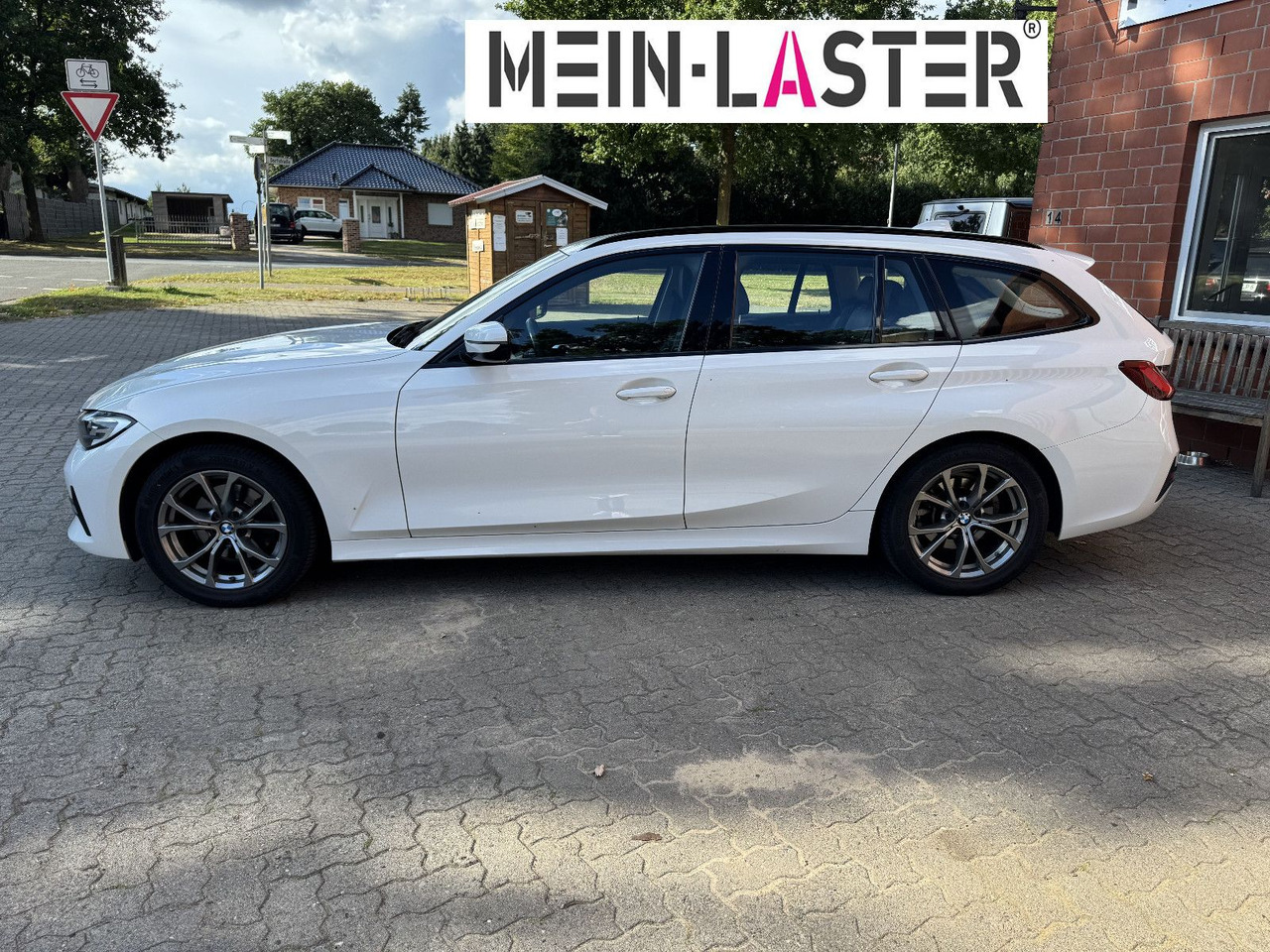 BMW 320 d xDrive touring Sport Line shadow AHK - Караван: слика 4 BMW 320 d xDrive touring Sport Line shadow AHK - Караван: слика 4