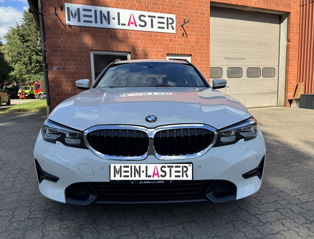 BMW 320 d xDrive touring Sport Line shadow AHK - Караван: слика 3 BMW 320 d xDrive touring Sport Line shadow AHK - Караван: слика 3