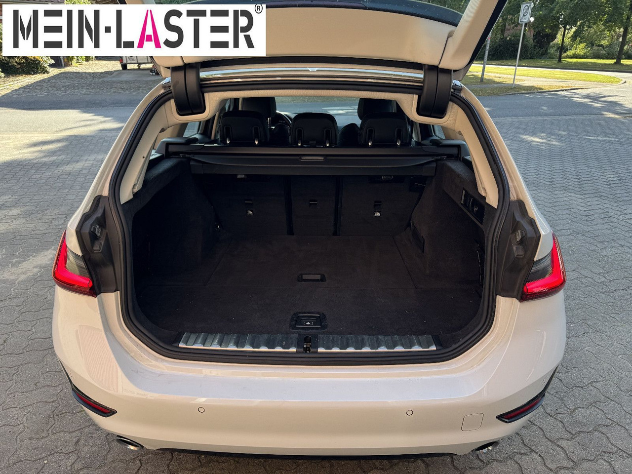 Караван BMW 320 d xDrive touring Sport Line shadow AHK: слика 12