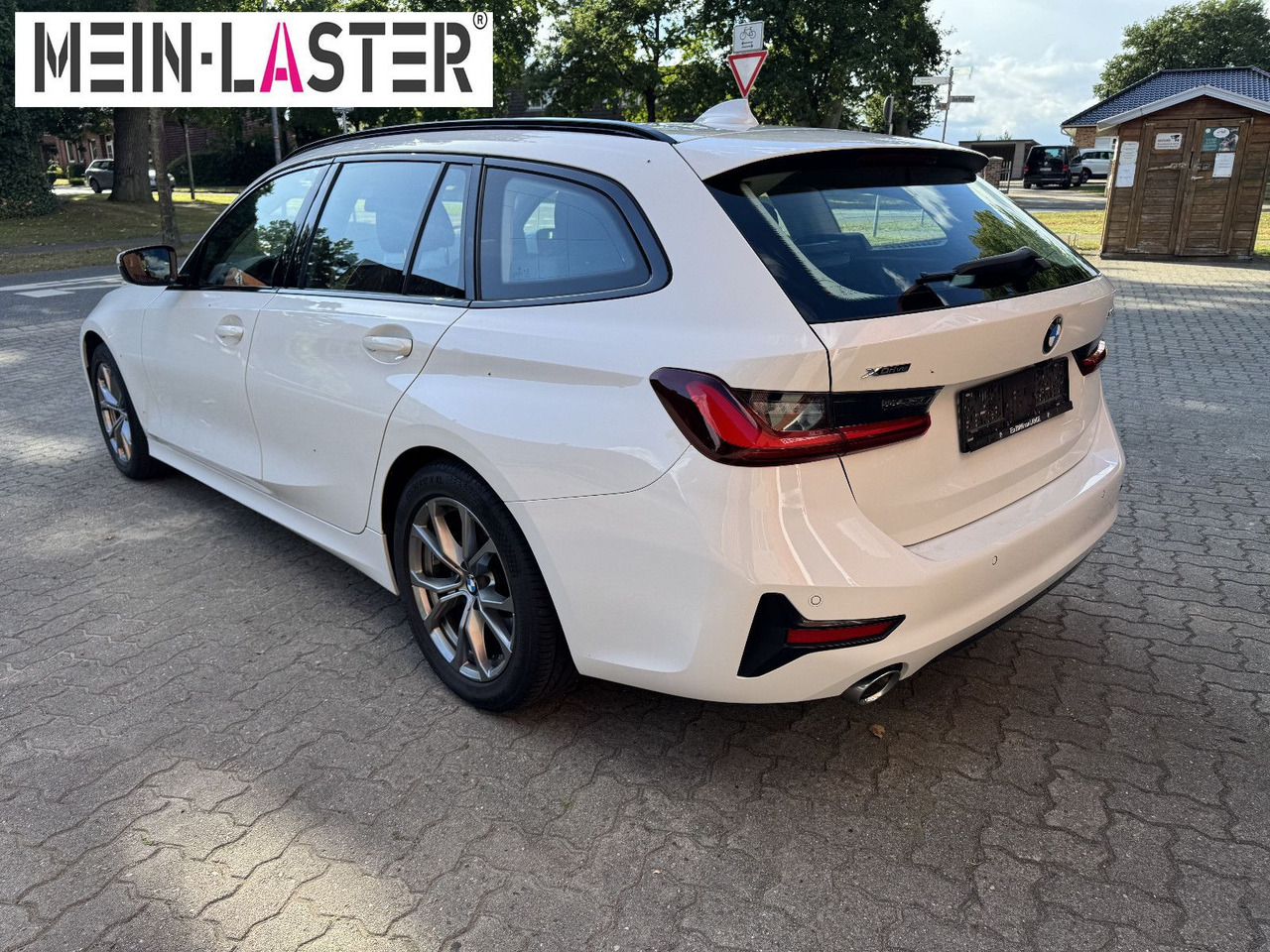 Караван BMW 320 d xDrive touring Sport Line shadow AHK: слика 6