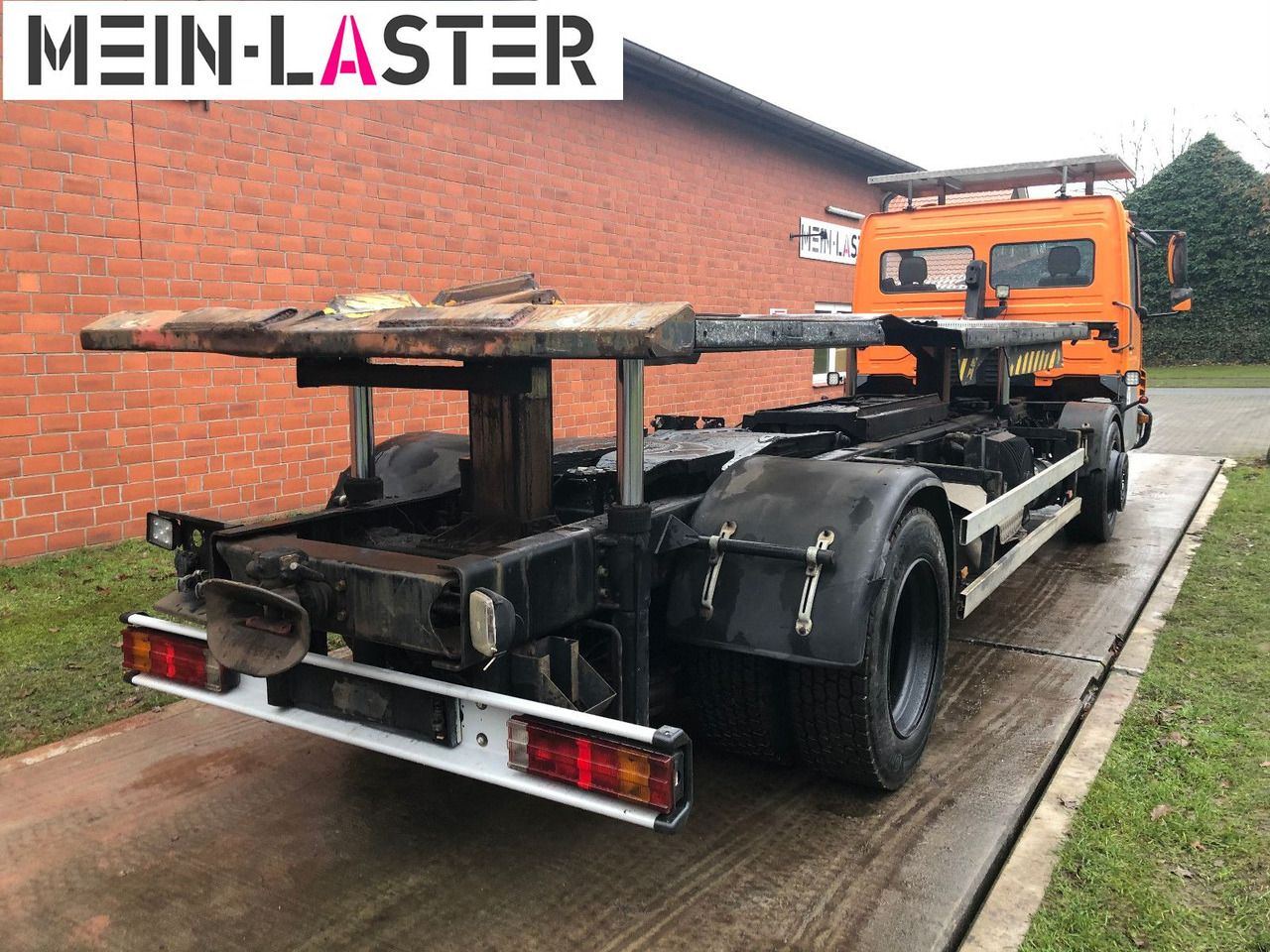 Mercedes-Benz Kamag Wiesel Umsetzter Sattelplatte - Транспортер на контејнер/ Камион со променливо тело: слика 3 Mercedes-Benz Kamag Wiesel Umsetzter Sattelplatte - Транспортер на контејнер/ Камион со променливо тело: слика 3