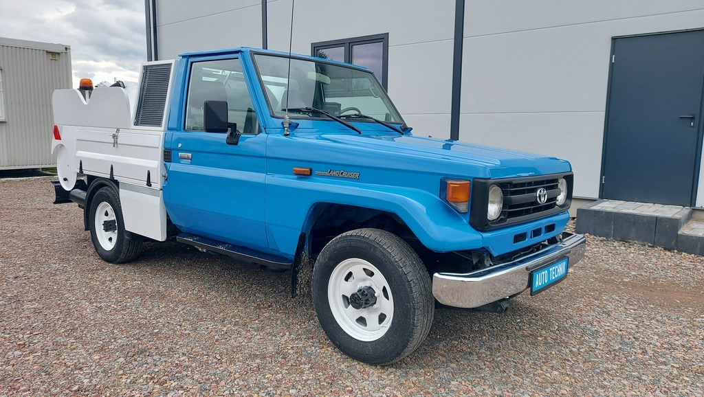 Toyota Land Cruiser COMBI HYDRO CLEANER Mini Combine - Вакуумски камион: слика 1 Toyota Land Cruiser COMBI HYDRO CLEANER Mini Combine - Вакуумски камион: слика 1