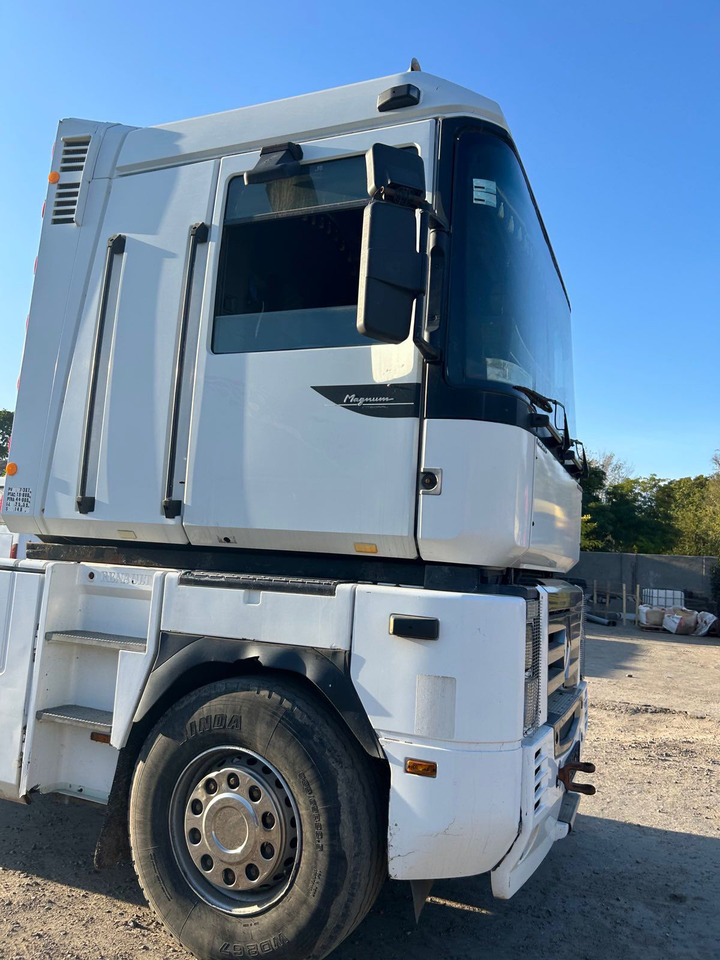 Камион влекач RENAULT Magnum 390: слика 7