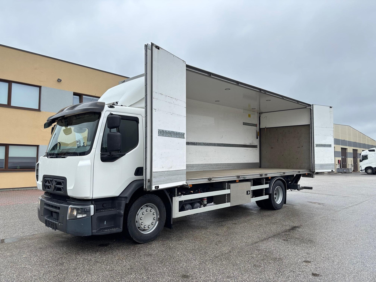 RENAULT D WIDE 320 - Камион сандучар: слика 4 RENAULT D WIDE 320 - Камион сандучар: слика 4