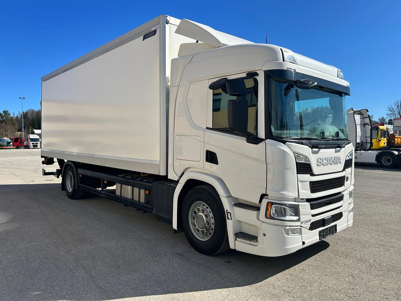SCANIA P320 - Камион сандучар: слика 1 SCANIA P320 - Камион сандучар: слика 1