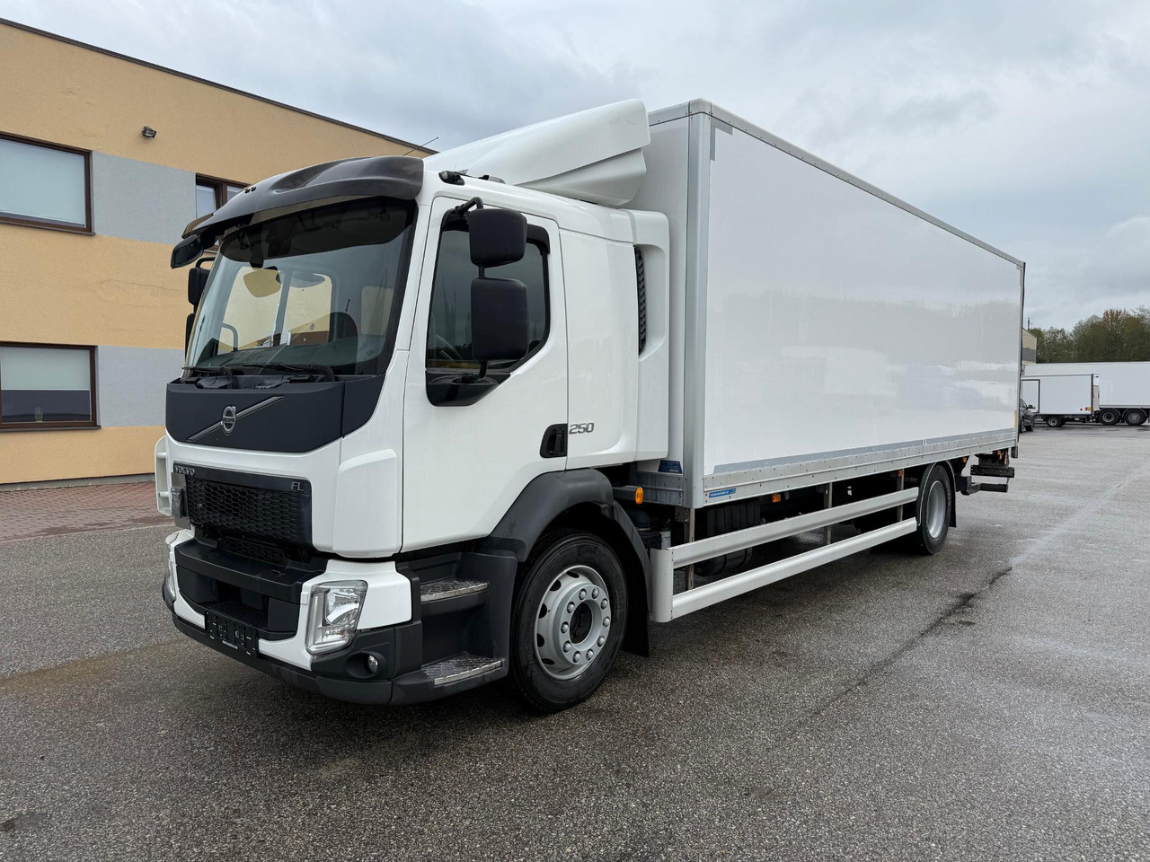VOLVO FL250 - Камион сандучар: слика 2 VOLVO FL250 - Камион сандучар: слика 2