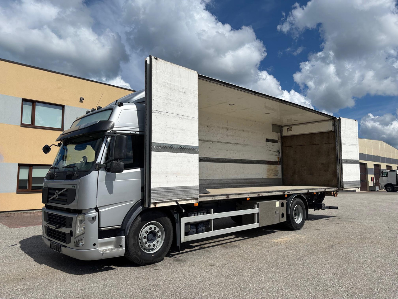 VOLVO FM330 - Камион сандучар: слика 4 VOLVO FM330 - Камион сандучар: слика 4