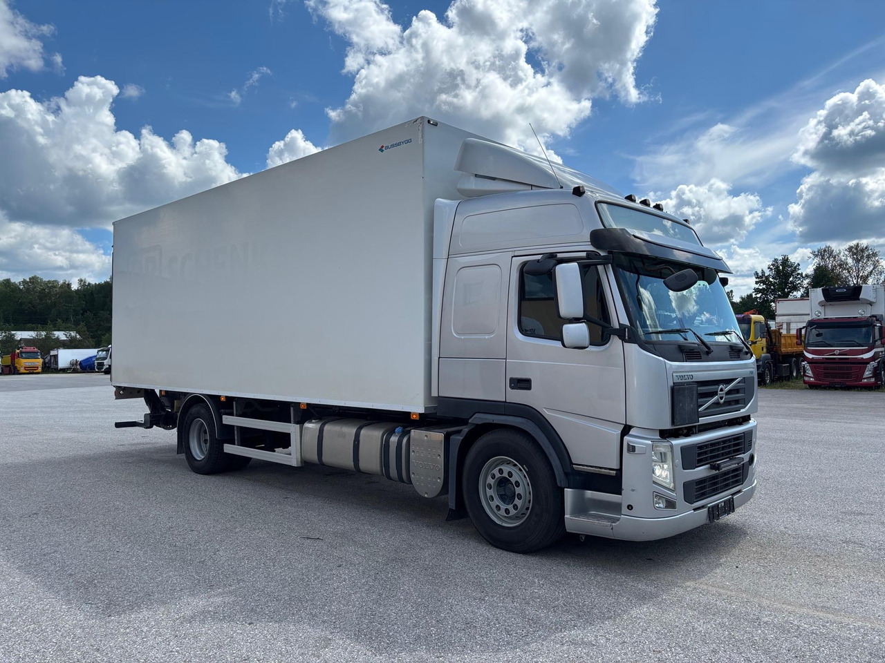 VOLVO FM330 - Камион сандучар: слика 1 VOLVO FM330 - Камион сандучар: слика 1