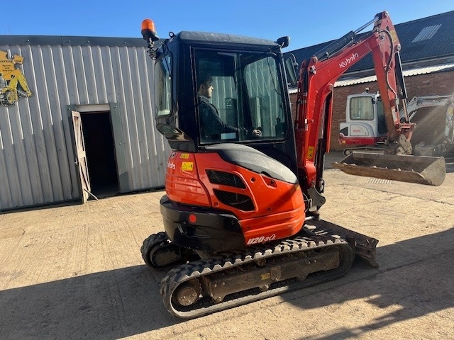 Kubota U 20-3 - Мини багер: слика 2 Kubota U 20-3 - Мини багер: слика 2