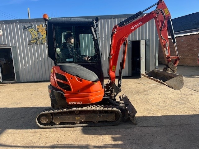 Kubota U 20-3 - Мини багер: слика 1 Kubota U 20-3 - Мини багер: слика 1