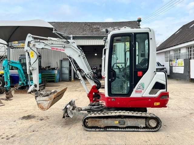 Takeuchi TB 225 - Мини багер: слика 5 Takeuchi TB 225 - Мини багер: слика 5