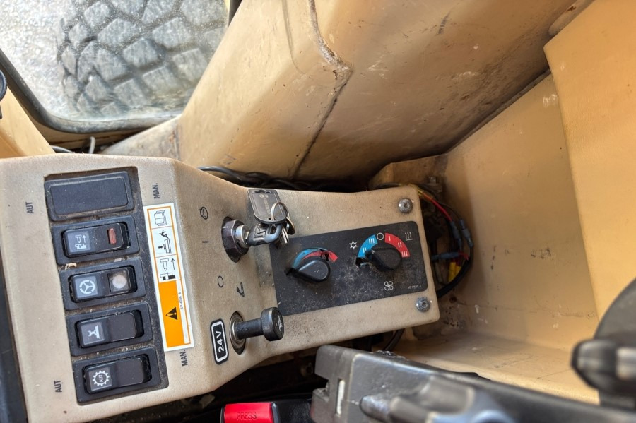 Порамнувач CATERPILLAR 140 H CE original German machine ready for work!: слика 13 Порамнувач CATERPILLAR 140 H CE original German machine ready for work!: слика 13