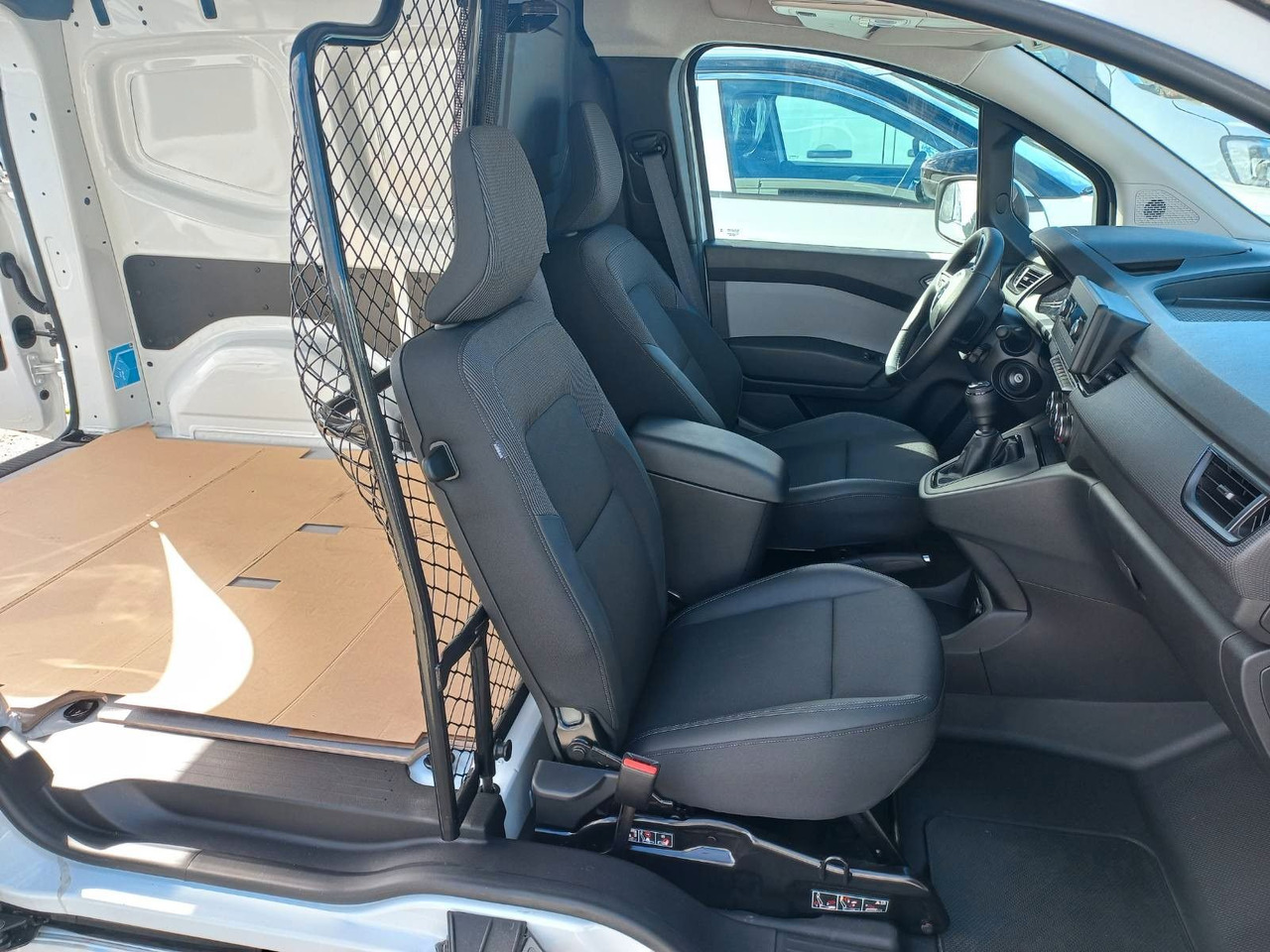 Мало комбе Renault Kangoo Van Comfort Open Sesame 115: слика 6 Мало комбе Renault Kangoo Van Comfort Open Sesame 115: слика 6