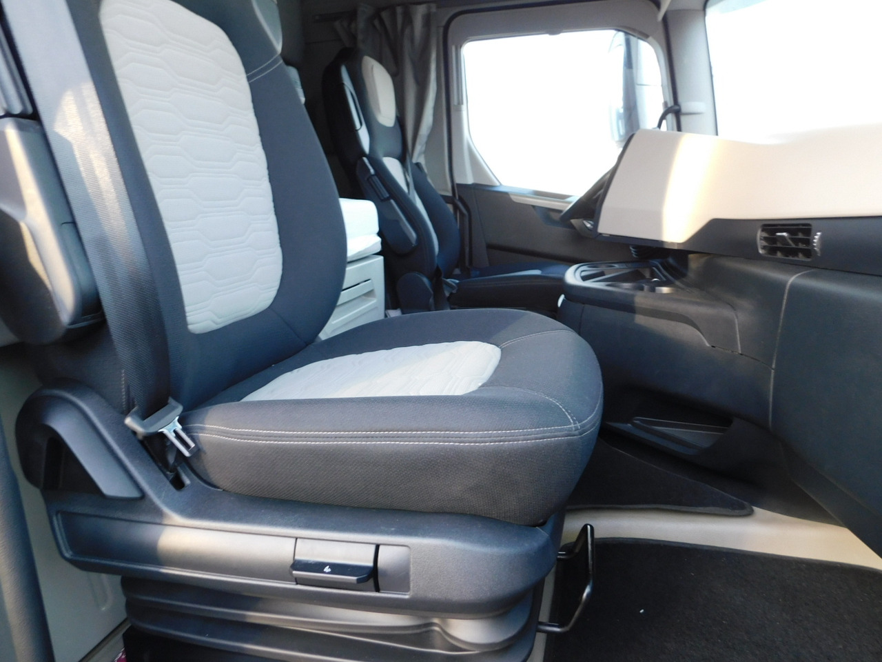 Ford F max 4x2 scab e6 12tx2620 - Камион влекач: слика 5 Ford F max 4x2 scab e6 12tx2620 - Камион влекач: слика 5