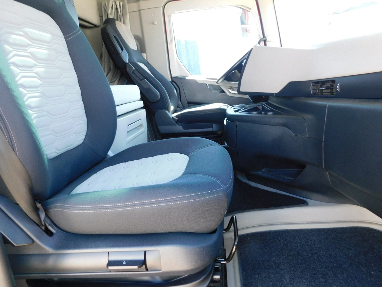 Ford F max ll 4x2 scab e6 12tx2620 - Камион влекач: слика 5 Ford F max ll 4x2 scab e6 12tx2620 - Камион влекач: слика 5