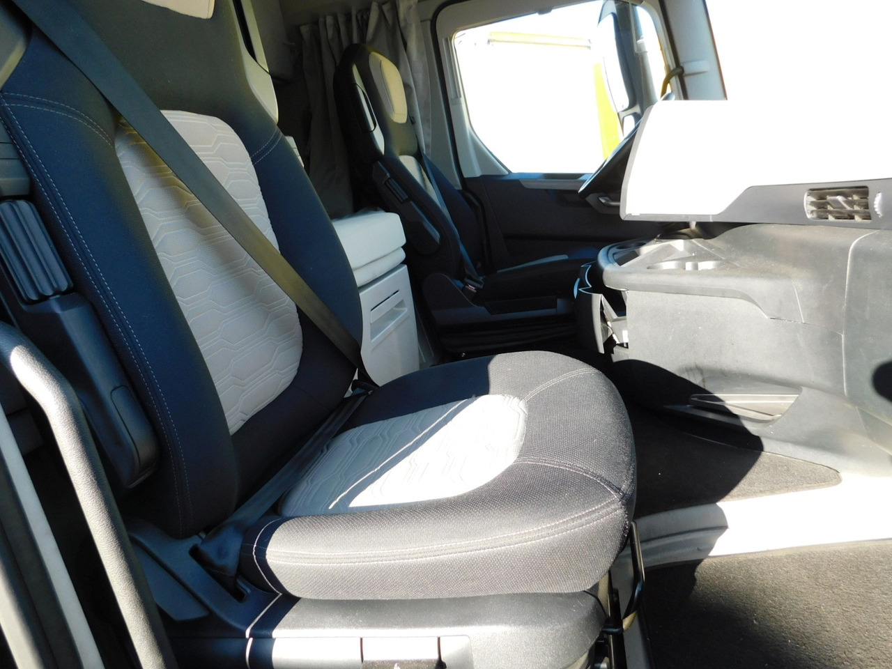 Ford F max ll 4x2 scab e6 eco 16spdamt ecotorq - Камион влекач: слика 5 Ford F max ll 4x2 scab e6 eco 16spdamt ecotorq - Камион влекач: слика 5