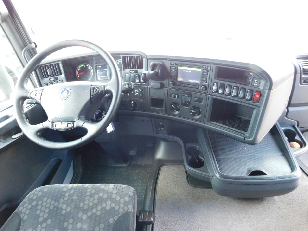 Камион влекач Scania R450: слика 6