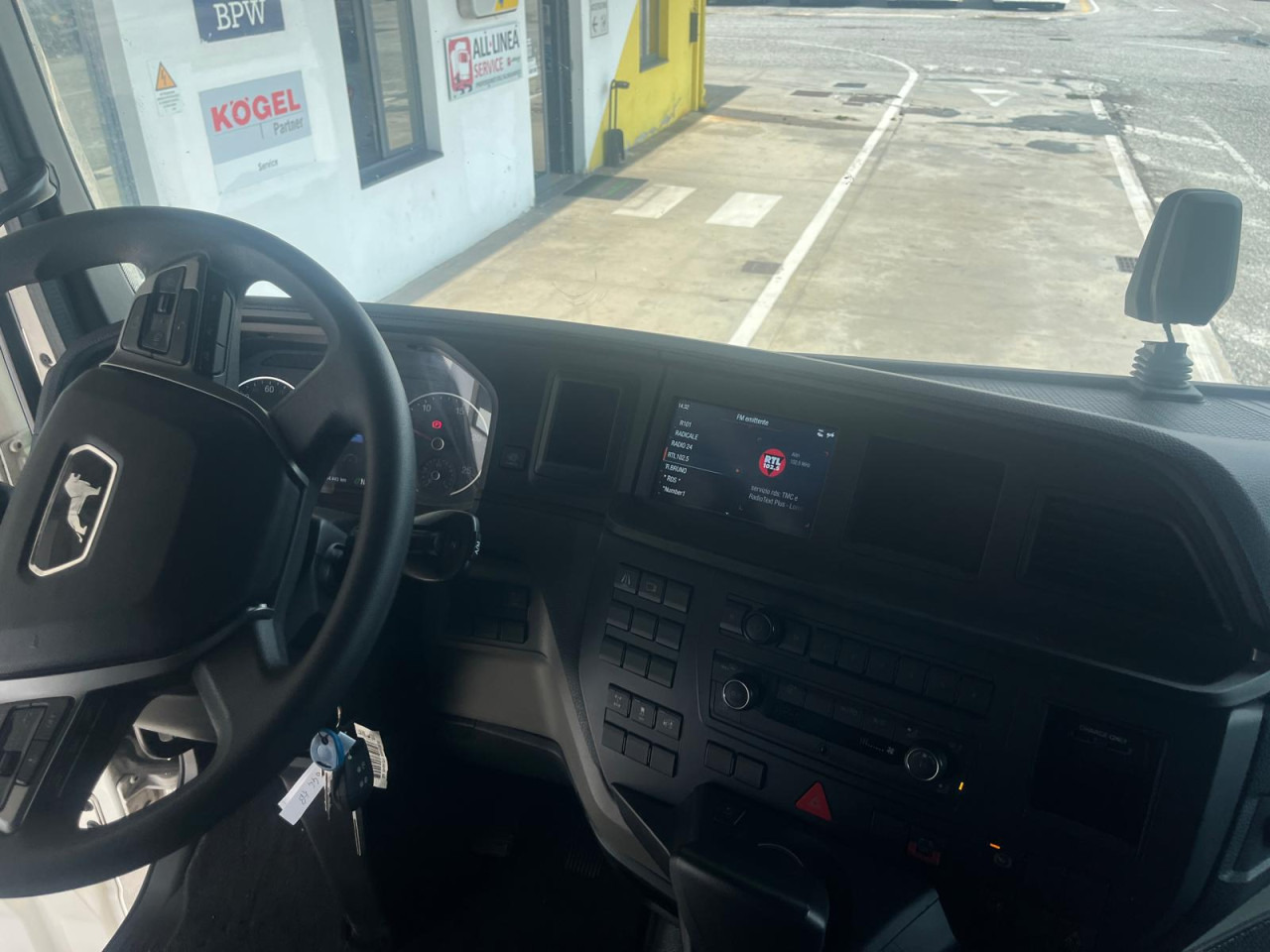 MAN TGX 18.510 4x2 BL SA ADR FL EXII EXIII Euro6 Klima - Камион влекач: слика 2 MAN TGX 18.510 4x2 BL SA ADR FL EXII EXIII Euro6 Klima - Камион влекач: слика 2
