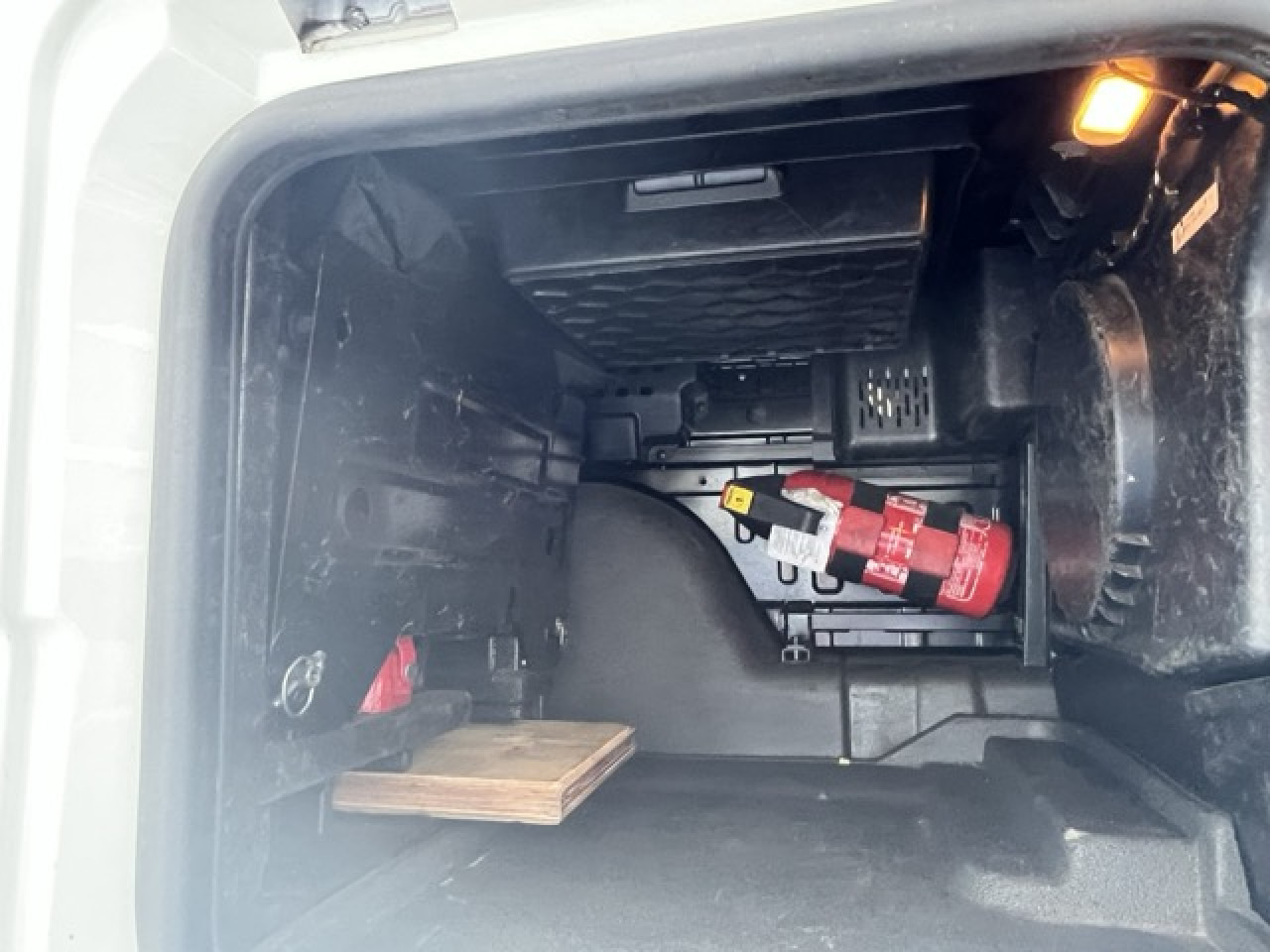 MAN TGX 18.510 4x2 BL SA Euro6 Retarder Klima ZV - Камион влекач: слика 3 MAN TGX 18.510 4x2 BL SA Euro6 Retarder Klima ZV - Камион влекач: слика 3