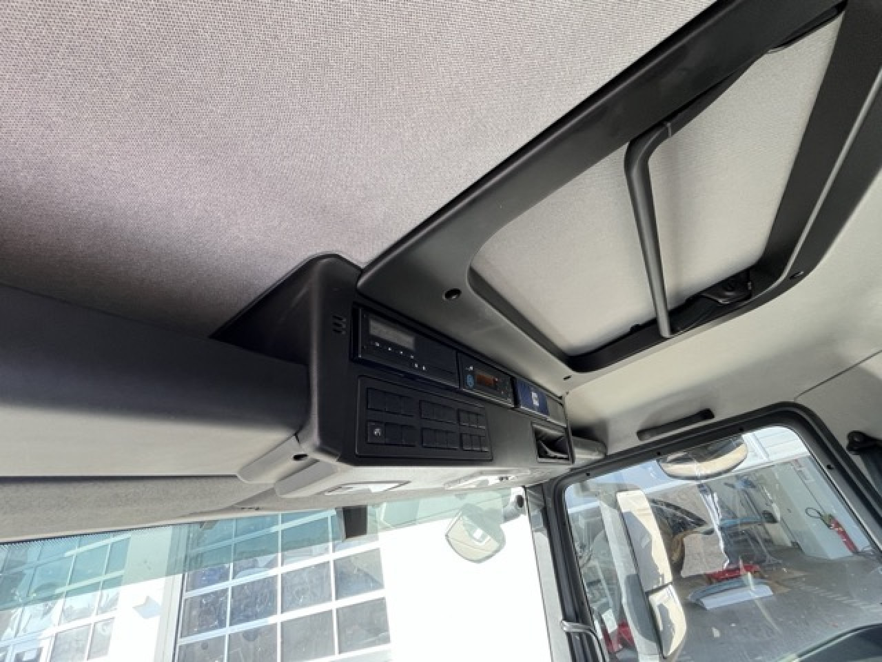 MAN TGL 12.250 4x2 BL Euro6 Klima AHK Luftfeder - Комбе фургон: слика 2 MAN TGL 12.250 4x2 BL Euro6 Klima AHK Luftfeder - Комбе фургон: слика 2