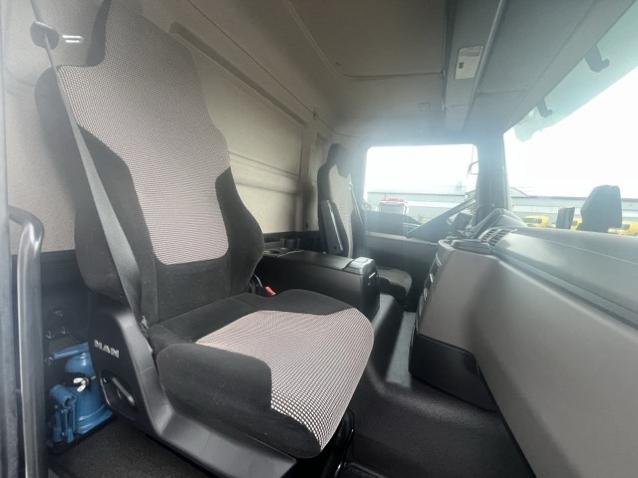 MAN TGM 15.290 4x2 LL Tiefkühler ATP 08.2028 Euro6 - Комбе ладилник: слика 4 MAN TGM 15.290 4x2 LL Tiefkühler ATP 08.2028 Euro6 - Комбе ладилник: слика 4