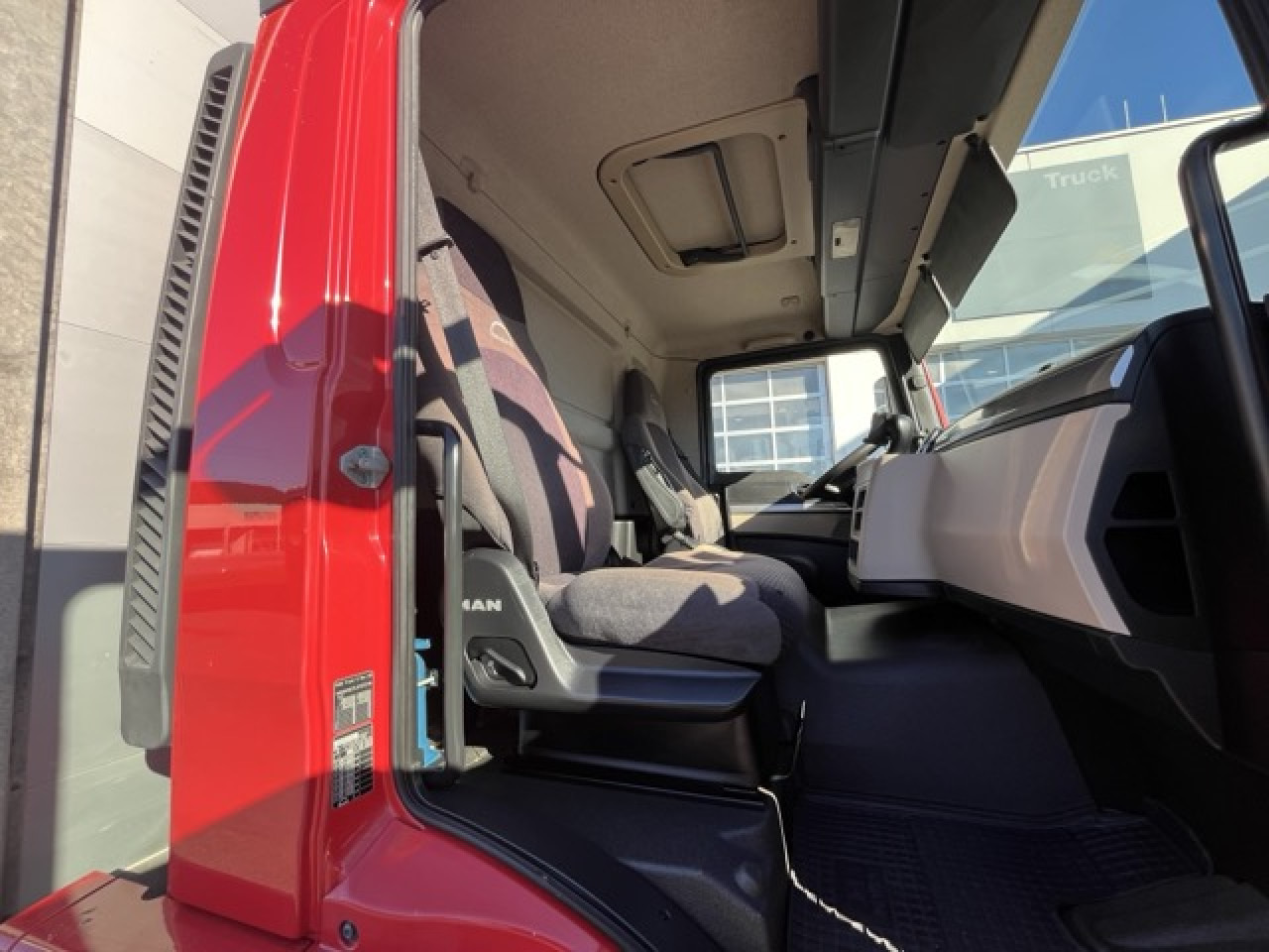 MAN TGM 18.320 4x2 BL Durchladbar - mit Tandemhänger - Камион со церада: слика 5 MAN TGM 18.320 4x2 BL Durchladbar - mit Tandemhänger - Камион со церада: слика 5