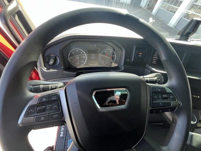 MAN TGX 26.470 6x2-4 LL - neu bereift Euro6 Intarder - Транспортер на контејнер/ Камион со променливо тело: слика 5 MAN TGX 26.470 6x2-4 LL - neu bereift Euro6 Intarder - Транспортер на контејнер/ Камион со променливо тело: слика 5