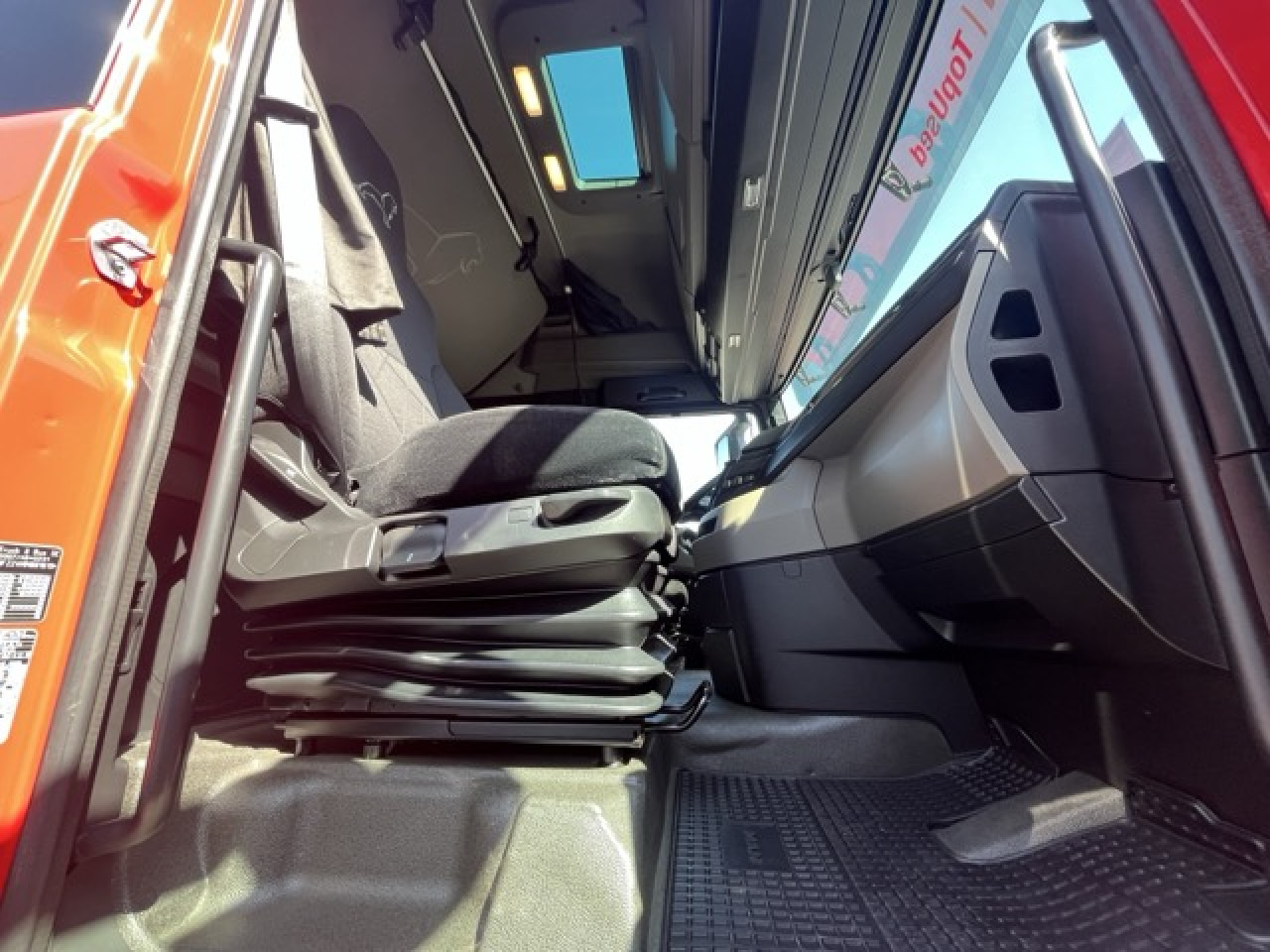 MAN TGX 26.470 6x2-4 LL - neu bereift Euro6 Intarder - Транспортер на контејнер/ Камион со променливо тело: слика 3 MAN TGX 26.470 6x2-4 LL - neu bereift Euro6 Intarder - Транспортер на контејнер/ Камион со променливо тело: слика 3