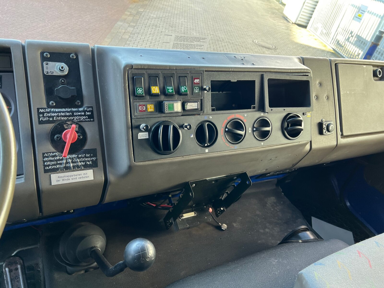 120-23 AW 4x4 Doka 120-23 AW 4x4 Doka, V8-Motor, Mannschaftswagen 16 Sitze, Seilwinde - Противпожарен камион: слика 2 120-23 AW 4x4 Doka 120-23 AW 4x4 Doka, V8-Motor, Mannschaftswagen 16 Sitze, Seilwinde - Противпожарен камион: слика 2