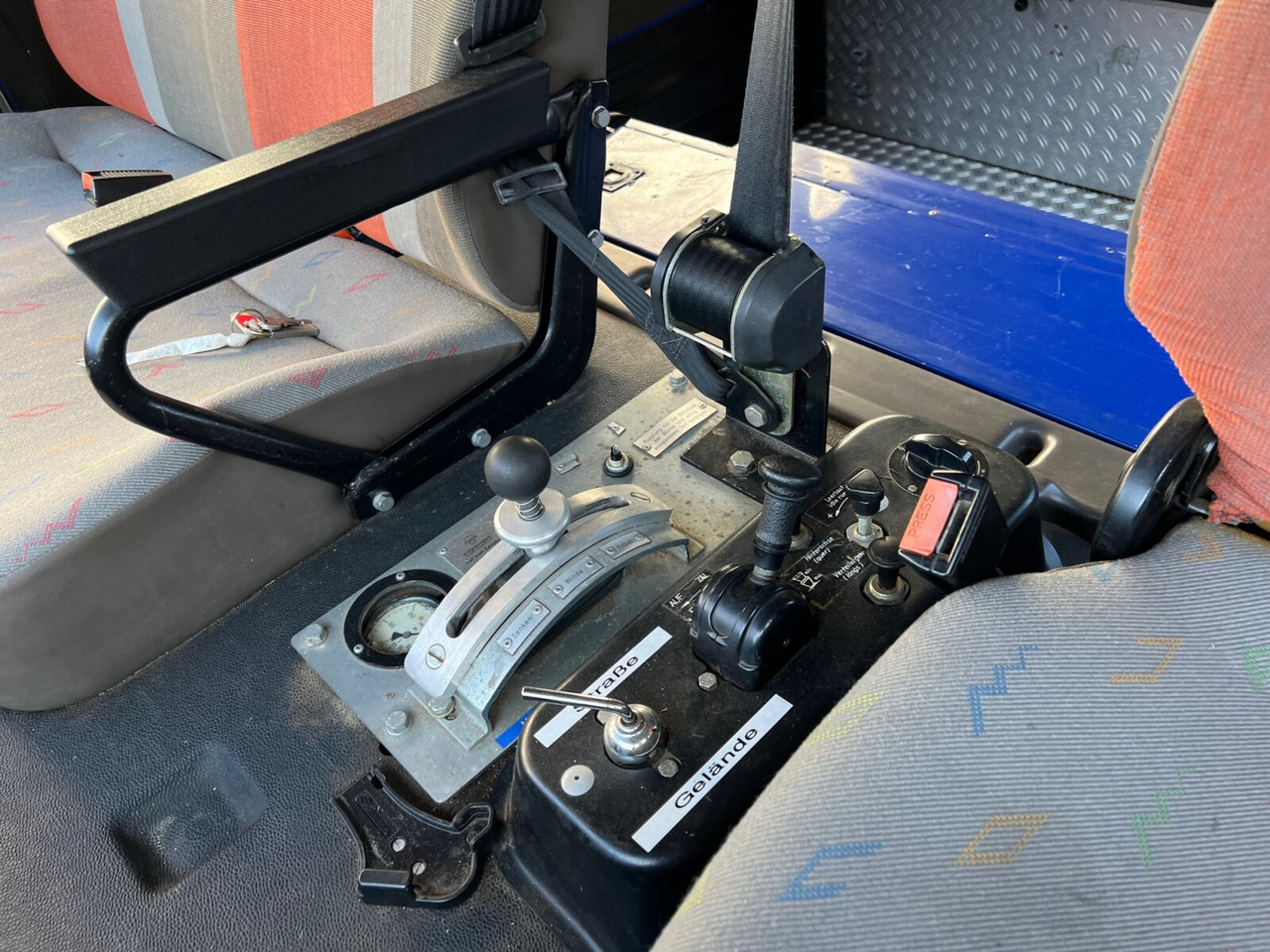 120-23 AW 4x4 Doka 120-23 AW 4x4 Doka, V8-Motor, Mannschaftswagen 16 Sitze, Seilwinde - Противпожарен камион: слика 3 120-23 AW 4x4 Doka 120-23 AW 4x4 Doka, V8-Motor, Mannschaftswagen 16 Sitze, Seilwinde - Противпожарен камион: слика 3