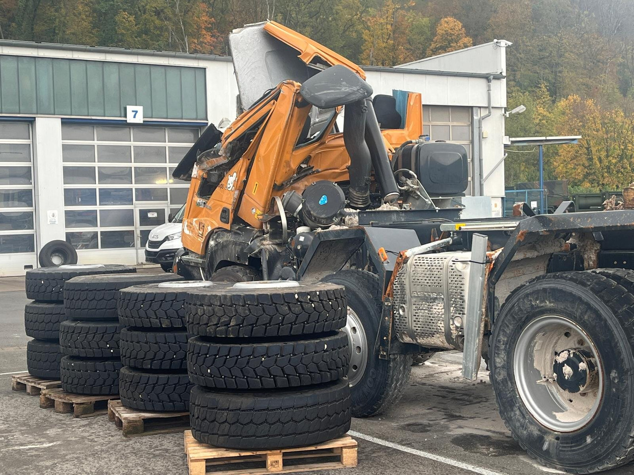 ASTRA HD9 86.50-90 8x6 ASTRA HD9 86.50-90 8x6, Unfallschaden, Cursor 13 - Камион со кабинска шасија: слика 1 ASTRA HD9 86.50-90 8x6 ASTRA HD9 86.50-90 8x6, Unfallschaden, Cursor 13 - Камион со кабинска шасија: слика 1