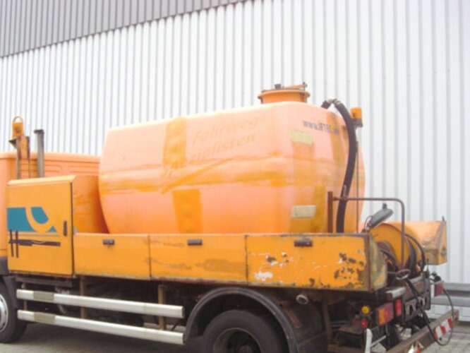 DA22, 5.000 ltr. Tank mit Pumpe Spülaufbau DA22, 5.000 ltr. Tank mit Pumpe - Резервоар за складирање: слика 3 DA22, 5.000 ltr. Tank mit Pumpe Spülaufbau DA22, 5.000 ltr. Tank mit Pumpe - Резервоар за складирање: слика 3