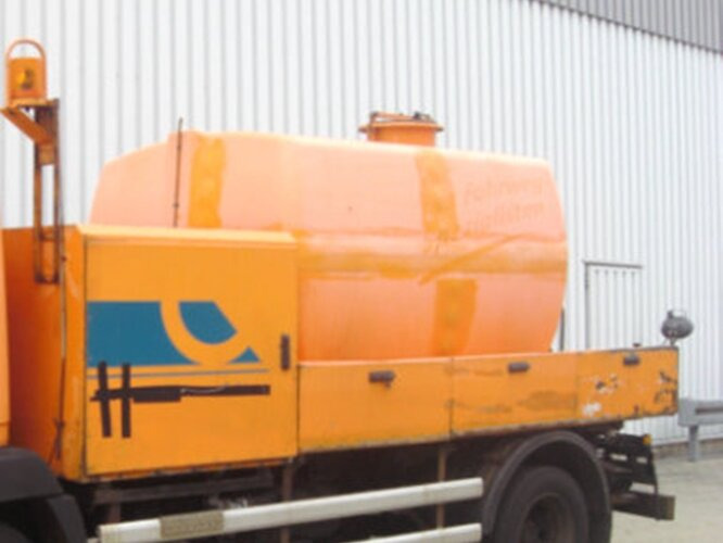 DA22, 5.000 ltr. Tank mit Pumpe Spülaufbau DA22, 5.000 ltr. Tank mit Pumpe - Резервоар за складирање: слика 1 DA22, 5.000 ltr. Tank mit Pumpe Spülaufbau DA22, 5.000 ltr. Tank mit Pumpe - Резервоар за складирање: слика 1