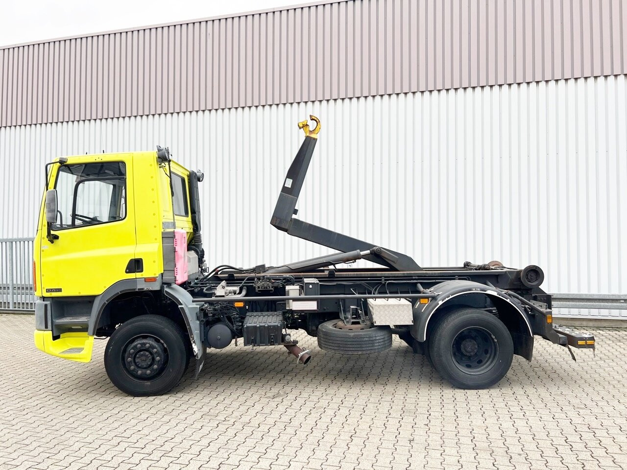 Камион со кука за подигање DAF 65.210 4x4 65.210 4x4: слика 13