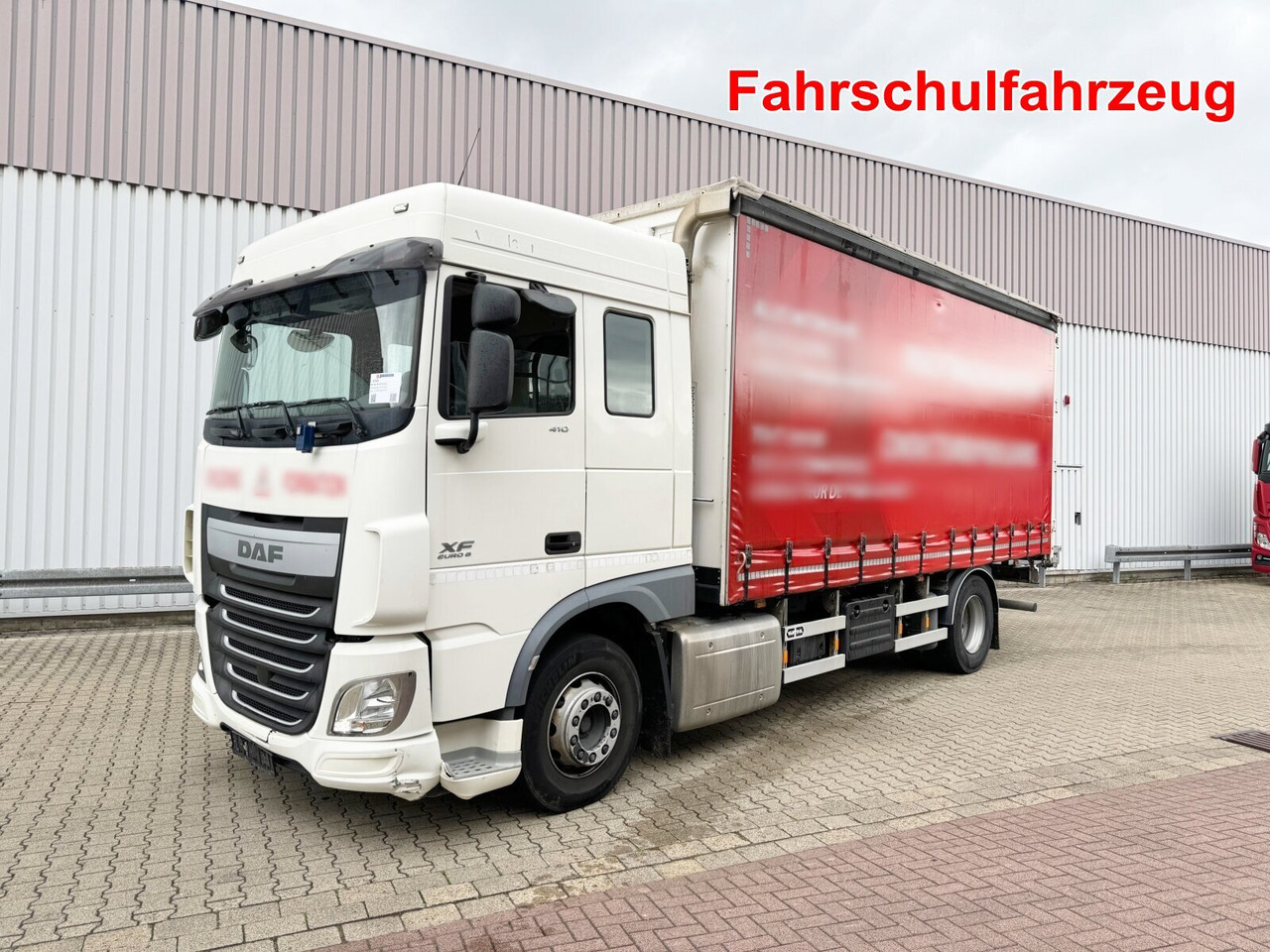 DAF XF 410 FA 4x2 XF 410 FA 4x2, Fahrschule, 2x AHK, 6 Sitze - Камион со платформа: слика 1 DAF XF 410 FA 4x2 XF 410 FA 4x2, Fahrschule, 2x AHK, 6 Sitze - Камион со платформа: слика 1