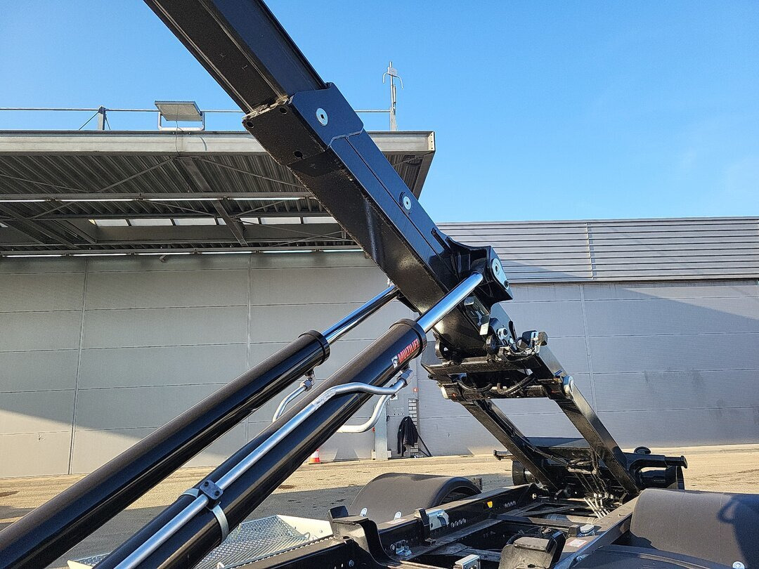 Euro Cargo 180E320 4x2 Euro Cargo 180E320 4x2, HIAB Abroller - Камион со кука за подигање: слика 2 Euro Cargo 180E320 4x2 Euro Cargo 180E320 4x2, HIAB Abroller - Камион со кука за подигање: слика 2