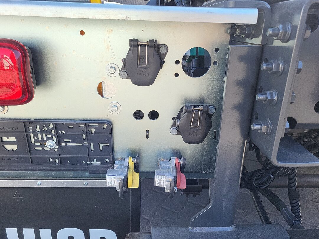 Euro Cargo 180E320 4x2 Euro Cargo 180E320 4x2, HIAB Abroller - Камион со кука за подигање: слика 5 Euro Cargo 180E320 4x2 Euro Cargo 180E320 4x2, HIAB Abroller - Камион со кука за подигање: слика 5