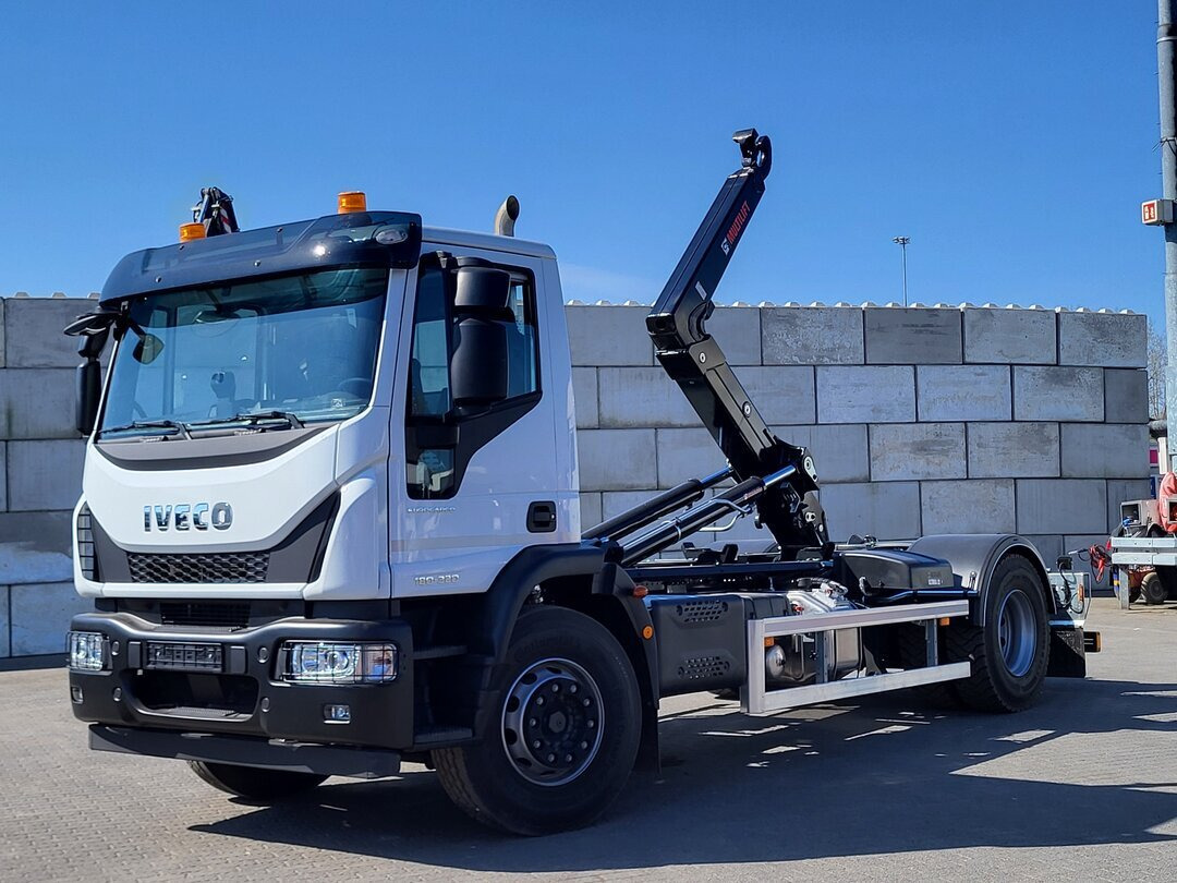 Euro Cargo 180E320 4x2 Euro Cargo 180E320 4x2, HIAB Abroller - Камион со кука за подигање: слика 1 Euro Cargo 180E320 4x2 Euro Cargo 180E320 4x2, HIAB Abroller - Камион со кука за подигање: слика 1