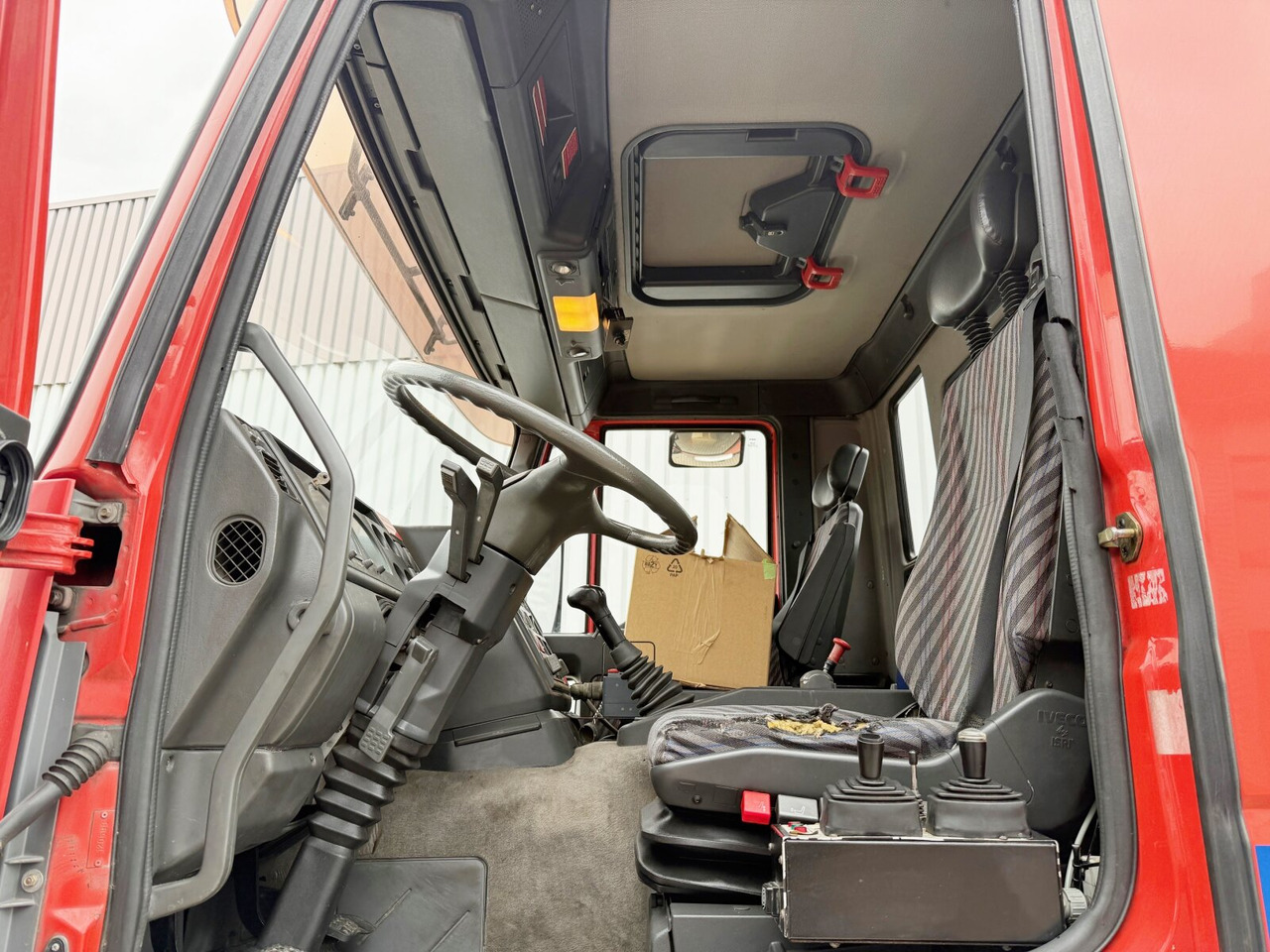 EuroTech 240E38 6x2-4 EuroTech 240E38 6x2-4, Lift-/Lenkachse, Seilwinde, Kran Hiab 100 - Камион со кука за подигање, Камион со кран: слика 3 EuroTech 240E38 6x2-4 EuroTech 240E38 6x2-4, Lift-/Lenkachse, Seilwinde, Kran Hiab 100 - Камион со кука за подигање, Камион со кран: слика 3