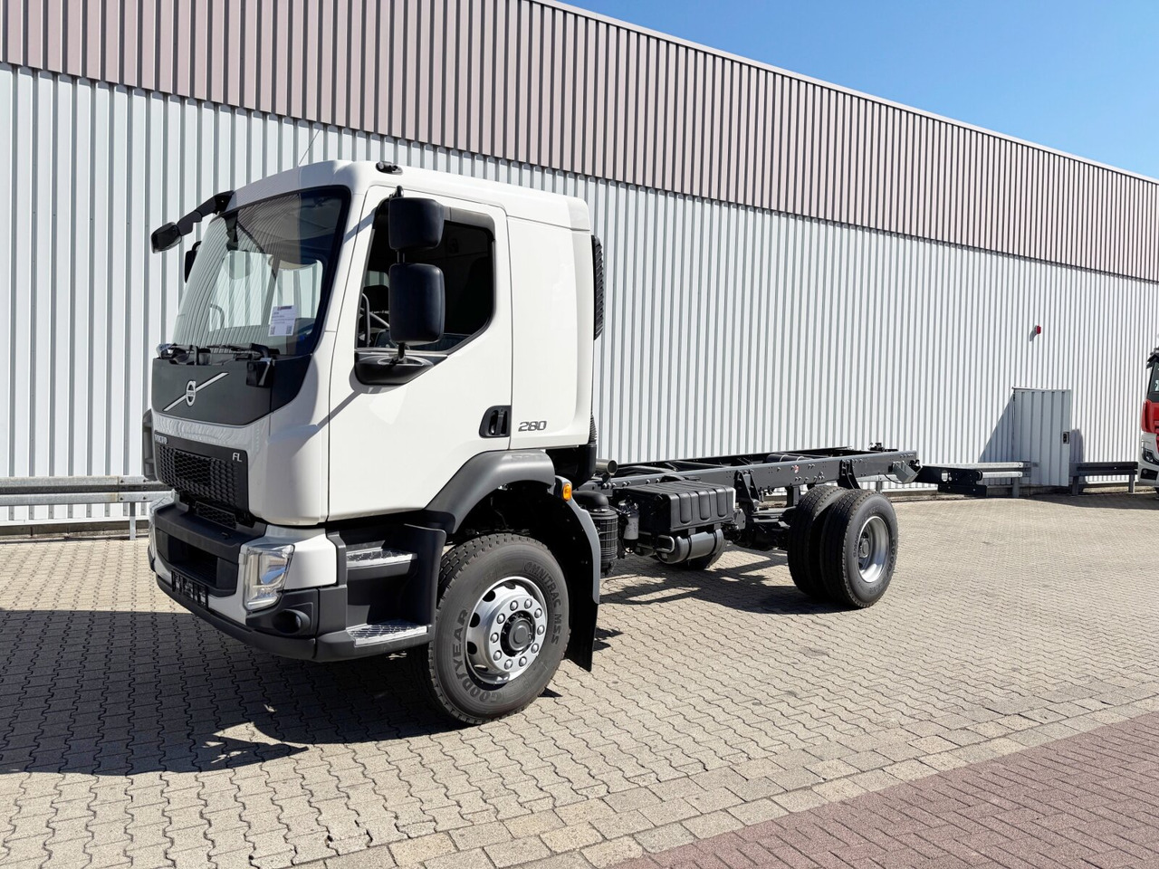 FL 280 4x4 FL 280 4x4, Nebenantrieb - Камион со кабинска шасија: слика 1 FL 280 4x4 FL 280 4x4, Nebenantrieb - Камион со кабинска шасија: слика 1