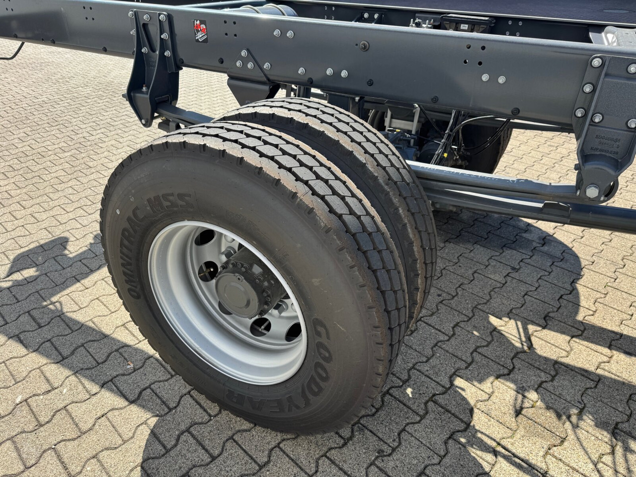 FL 280 4x4 FL 280 4x4, Nebenantrieb - Камион со кабинска шасија: слика 2 FL 280 4x4 FL 280 4x4, Nebenantrieb - Камион со кабинска шасија: слика 2