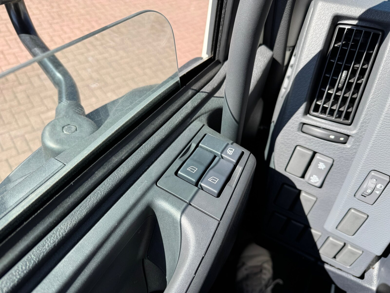 FL 280 4x4 FL 280 4x4, Nebenantrieb - Камион со кабинска шасија: слика 5 FL 280 4x4 FL 280 4x4, Nebenantrieb - Камион со кабинска шасија: слика 5
