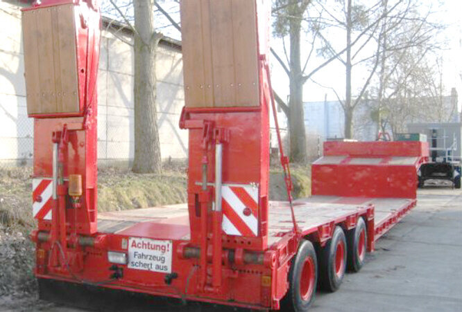 Полуприколка за низок утовар за транспорт на тешка машини Goldhofer STZ -TL3-32/80 Goldhofer STZ-TL3-32/80 Nutzlast: 35 to., 5,85 m Tiefbett: слика 8