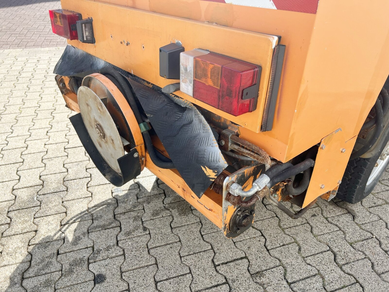 HY 1251 / 4x4 Bokimobil, Winterdienst, Kehr/Saugmaschine KIEFER HY 1251 / 4x4 Bokimobil, Winterdienst - Општински трактор: слика 3 HY 1251 / 4x4 Bokimobil, Winterdienst, Kehr/Saugmaschine KIEFER HY 1251 / 4x4 Bokimobil, Winterdienst - Општински трактор: слика 3